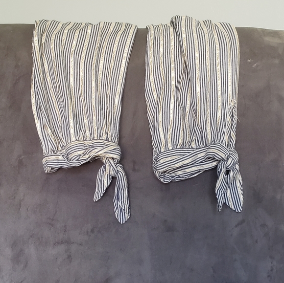 EXPRESS Cold Shoulder Tie Cuff Top - Picture 2 of 4